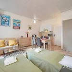 Frgk Stylish 1br Clemenceau Steps From Ac Ultrafast Wifi Διαμέρισμα