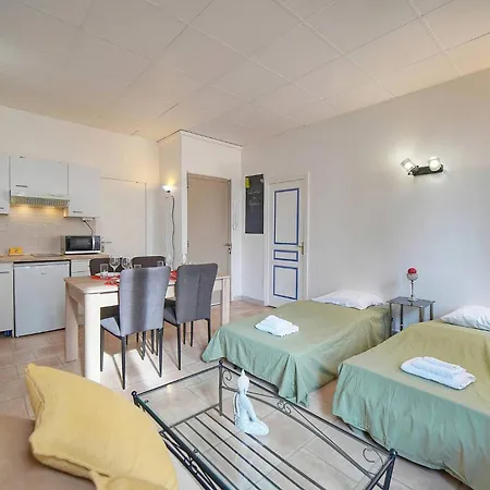 Frgk Stylish 1br Clemenceau Steps From Ac Ultrafast Wifi Daire