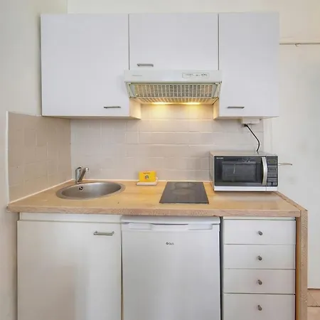 Frgk Stylish 1br Clemenceau Steps From Ac Ultrafast Wifi Apartament