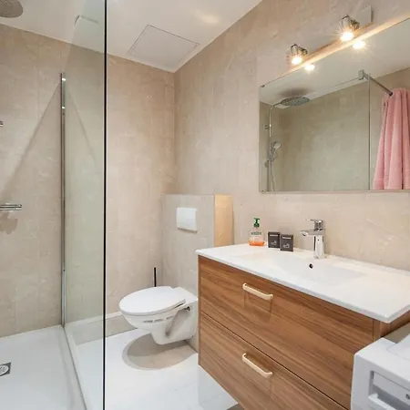 Apartament Frgk Stylish 1br Clemenceau Steps From Ac Ultrafast Wifi