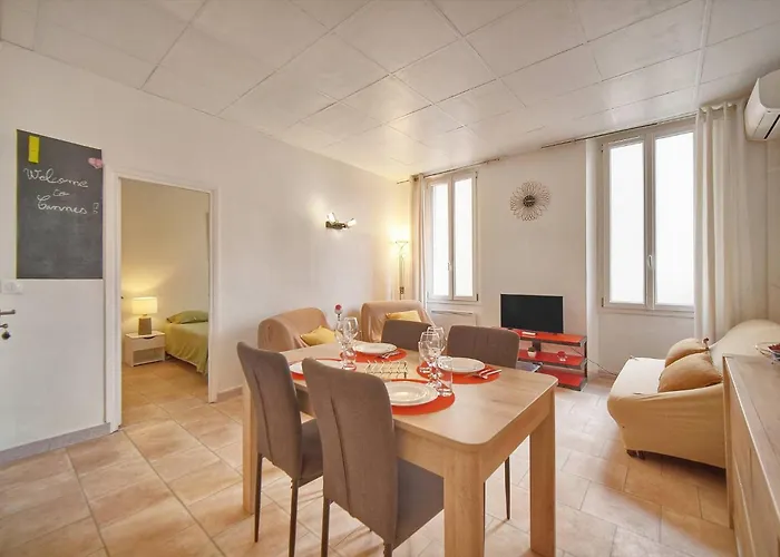 Daire Frgk Stylish 1br Clemenceau Steps From Ac Ultrafast Wifi