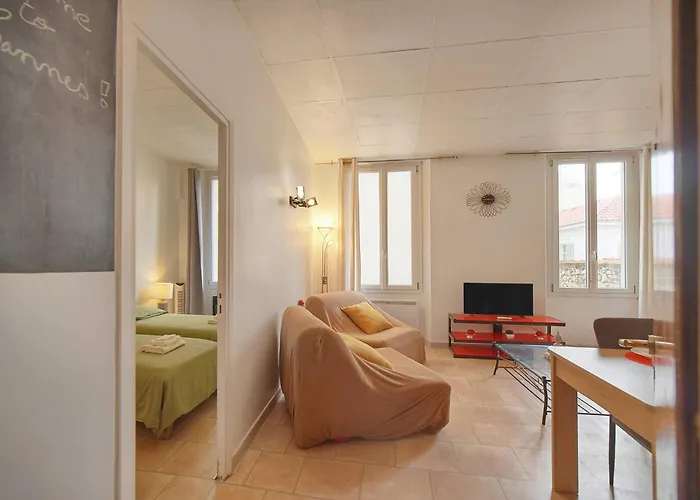Frgk Stylish 1br Clemenceau Steps From Ac Ultrafast Wifi *