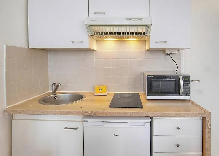 Frgk Stylish 1br Clemenceau Steps From Ac Ultrafast Wifi Daire *