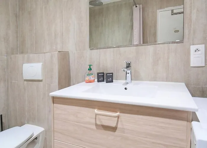 Daire Frgk Stylish 1br Clemenceau Steps From Ac Ultrafast Wifi Cannes