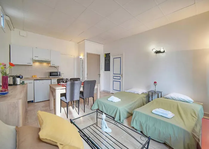 Frgk Stylish 1br Clemenceau Steps From Ac Ultrafast Wifi Daire