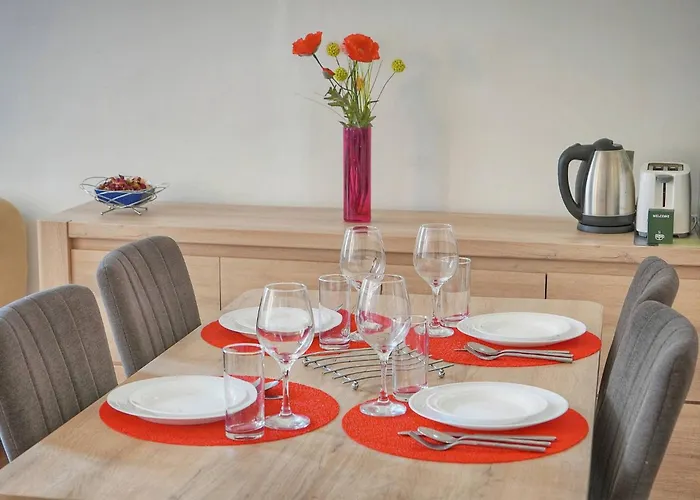 Frgk Stylish 1br Clemenceau Steps From Ac Ultrafast Wifi Cannes