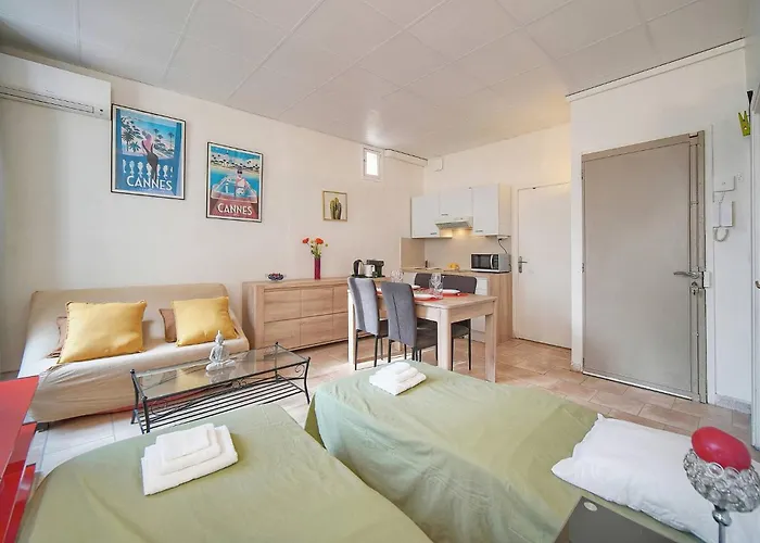 Frgk Stylish 1br Clemenceau Steps From Ac Ultrafast Wifi Daire
