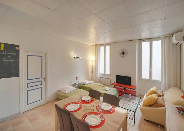 Daire Frgk Stylish 1br Clemenceau Steps From Ac Ultrafast Wifi Cannes