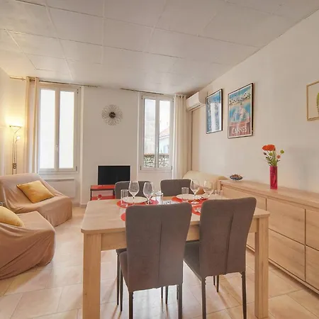 Daire Frgk Stylish 1br Clemenceau Steps From Ac Ultrafast Wifi