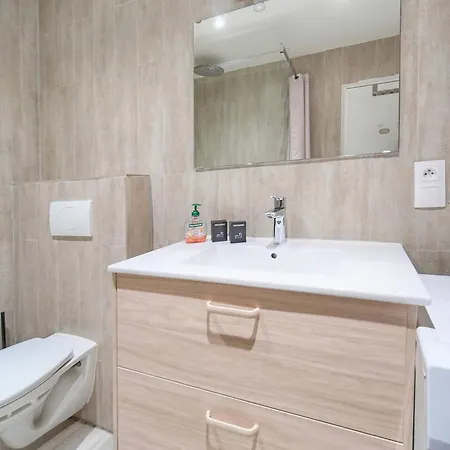 Daire Frgk Stylish 1br Clemenceau Steps From Ac Ultrafast Wifi Cannes