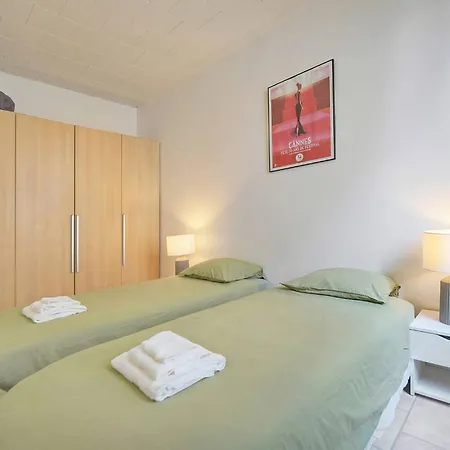 Frgk Stylish 1br Clemenceau Steps From Ac Ultrafast Wifi